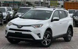 Toyota RAV4 XLE AWD (2.5L 4cyl 6A) 2016 White
