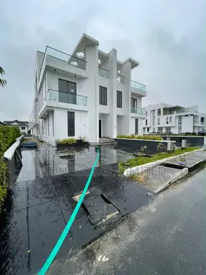 5bdrm Duplex in Lekki for sale