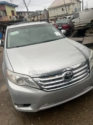 Toyota Avalon Limited Sedan FWD (3.5L 6cyl 6A) 2011 Silver