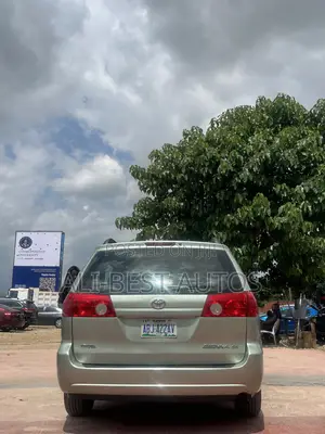 Toyota Sienna 2005 Green