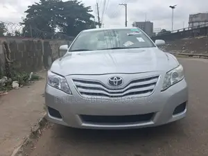 Toyota Camry LE 4dr Sedan (2.5L 4cyl 6AM) 2010 Silver