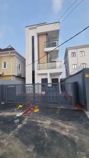 3bdrm Block of Flats in Albert Estate, Ifako-Gbagada for sale