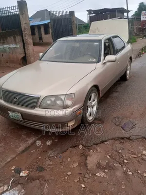 Lexus LS 400 RWD 1999 Gold