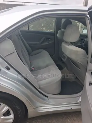 Toyota Camry LE 4dr Sedan (2.5L 4cyl 6AM) 2010 Silver