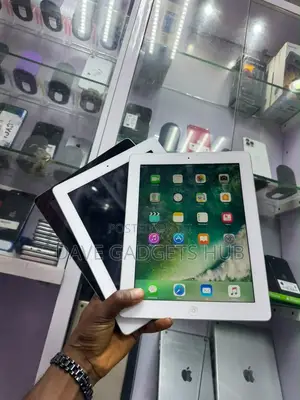 Apple iPad 4 Wi-Fi + Cellular 16 GB Gray