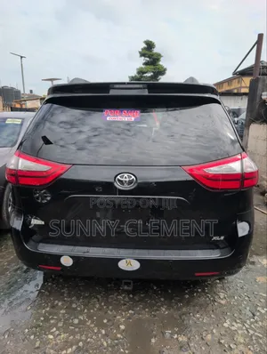 Toyota Sienna XLE 7 Passenger Auto Access Seat (3.5L 6cyl 6A) 2016
