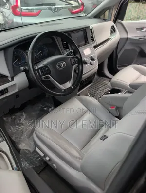 Toyota Sienna XLE 7 Passenger Auto Access Seat (3.5L 6cyl 6A) 2016