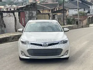 Toyota Avalon Limited 4dr Sedan (3.5L 6cyl 6A) 2014 White
