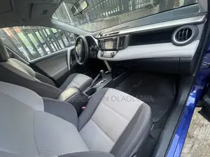 Toyota RAV4 XLE 4dr SUV AWD (2.5L 4cyl 6A) 2015 Blue