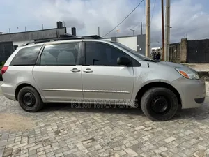 Toyota Sienna 2005 Silver
