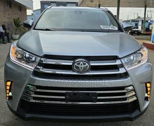 Toyota Highlander XLE 4x2 V6 (3.5L 6cyl 8A) 2018 Silver