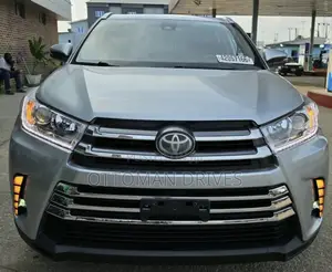 Toyota Highlander XLE 4x2 V6 (3.5L 6cyl 8A) 2018 Silver