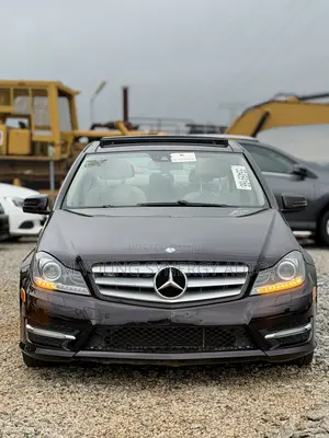 Mercedes-Benz C300 Sport 4Matic Sedan AWD (3.0L 6cyl 7A) 2012
