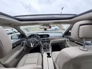 Mercedes-Benz C300 Sport 4Matic Sedan AWD (3.0L 6cyl 7A) 2012