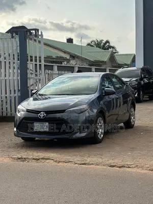 Toyota Corolla LE (1.8L 4cyl 2A) 2018 Gray