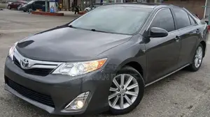 Toyota Camry XLE 4dr Sedan (2.5L 4cyl 6A) 2012 Gray