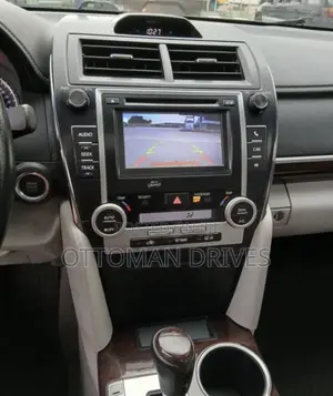 Toyota Camry XLE 4dr Sedan (2.5L 4cyl 6A) 2012 Gray