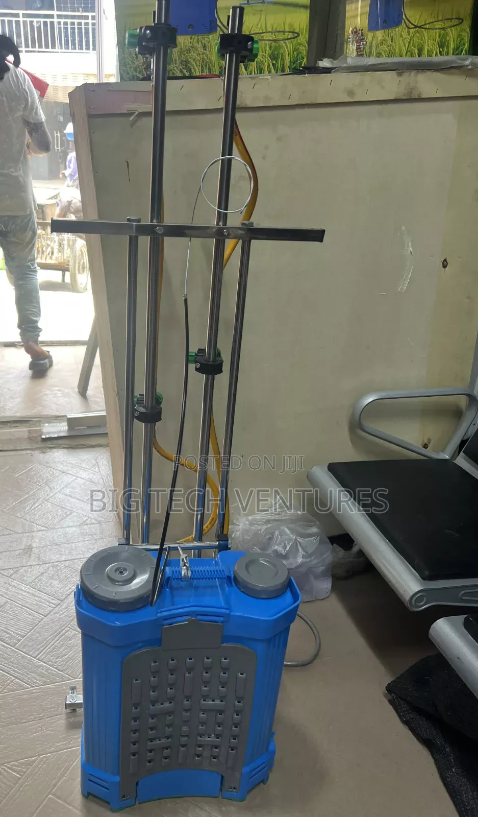 Battery-Operated Knapsack Sprayer With a Multi-Nozzle Extension Boom,