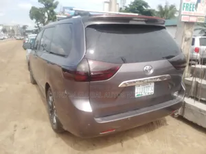 Toyota Sienna 2014 Gray