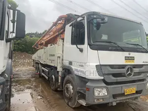 Foreign Used Zoomlion 52m Concrete Pump Truck 2014