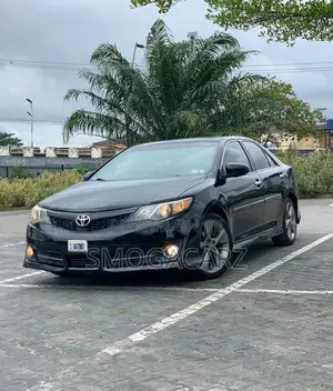 Toyota Camry SE 4dr Sedan (2.5L 4cyl 6A) 2014