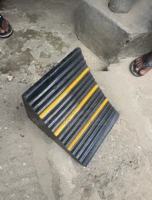 Heavy - Duty Rubber Wheel Chock