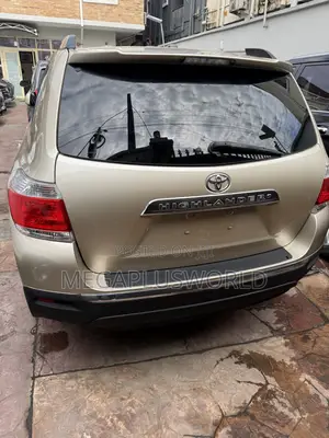 Toyota Highlander Limited 2011 Gold