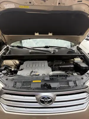 Toyota Highlander Limited 2011 Gold