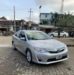 Toyota Camry XLE 4dr Sedan (2.5L 4cyl 6A) 2012 Silver