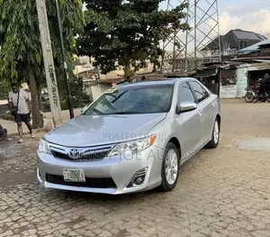 Toyota Camry XLE 4dr Sedan (2.5L 4cyl 6A) 2012 Silver