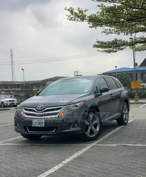 Toyota Venza V6 AWD 2011 Gray