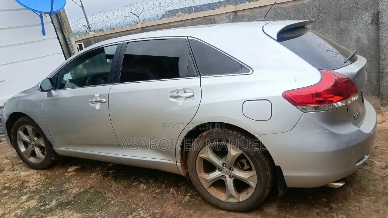 Toyota Venza V6 2010 Silver