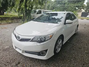 Toyota Camry SE 4dr Sedan (2.5L 4cyl 6A) 2014 White