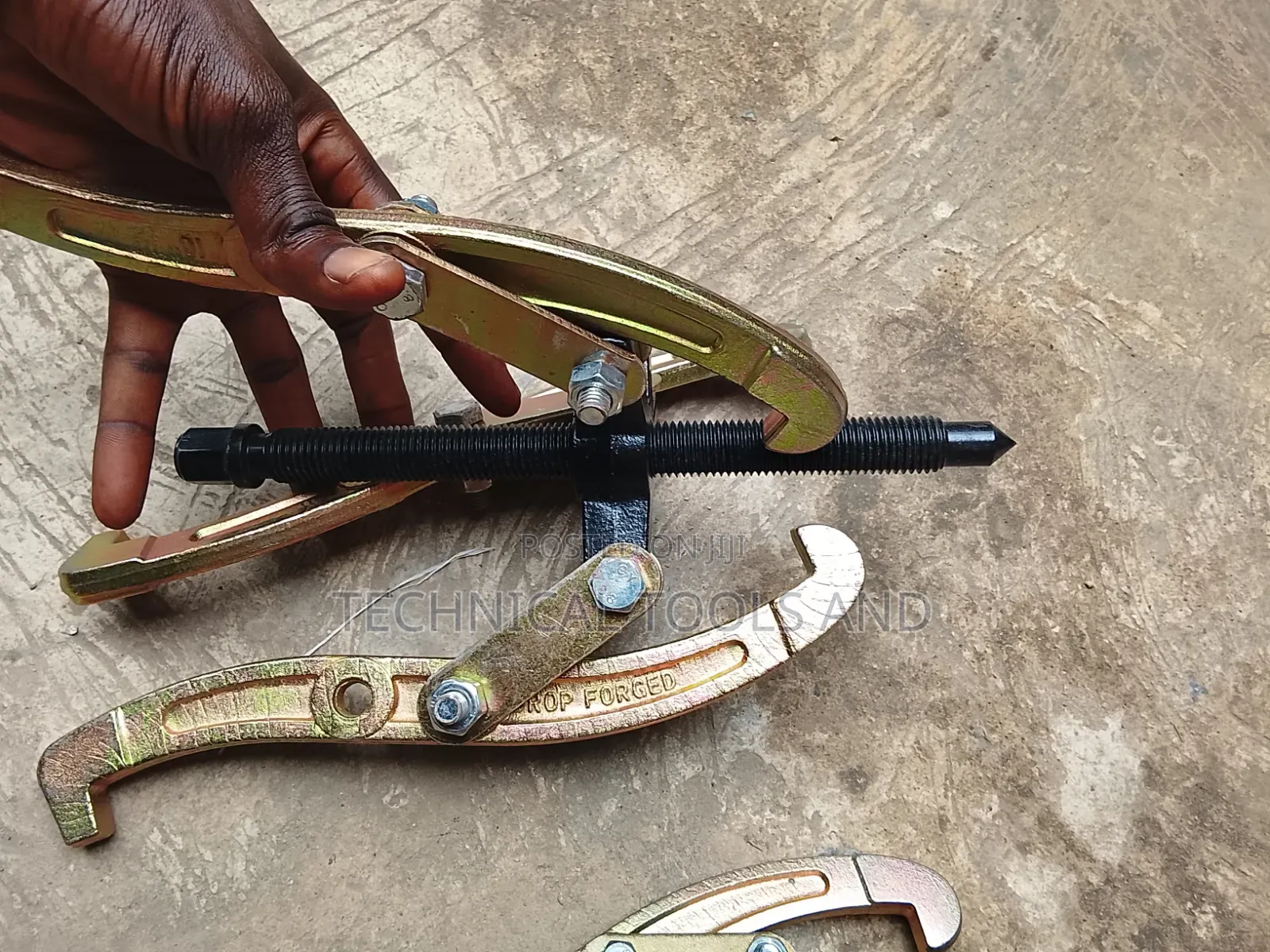 3-Jaw Gear Puller (Bearing Puller).