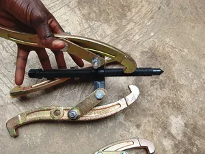 3-Jaw Gear Puller (Bearing Puller).