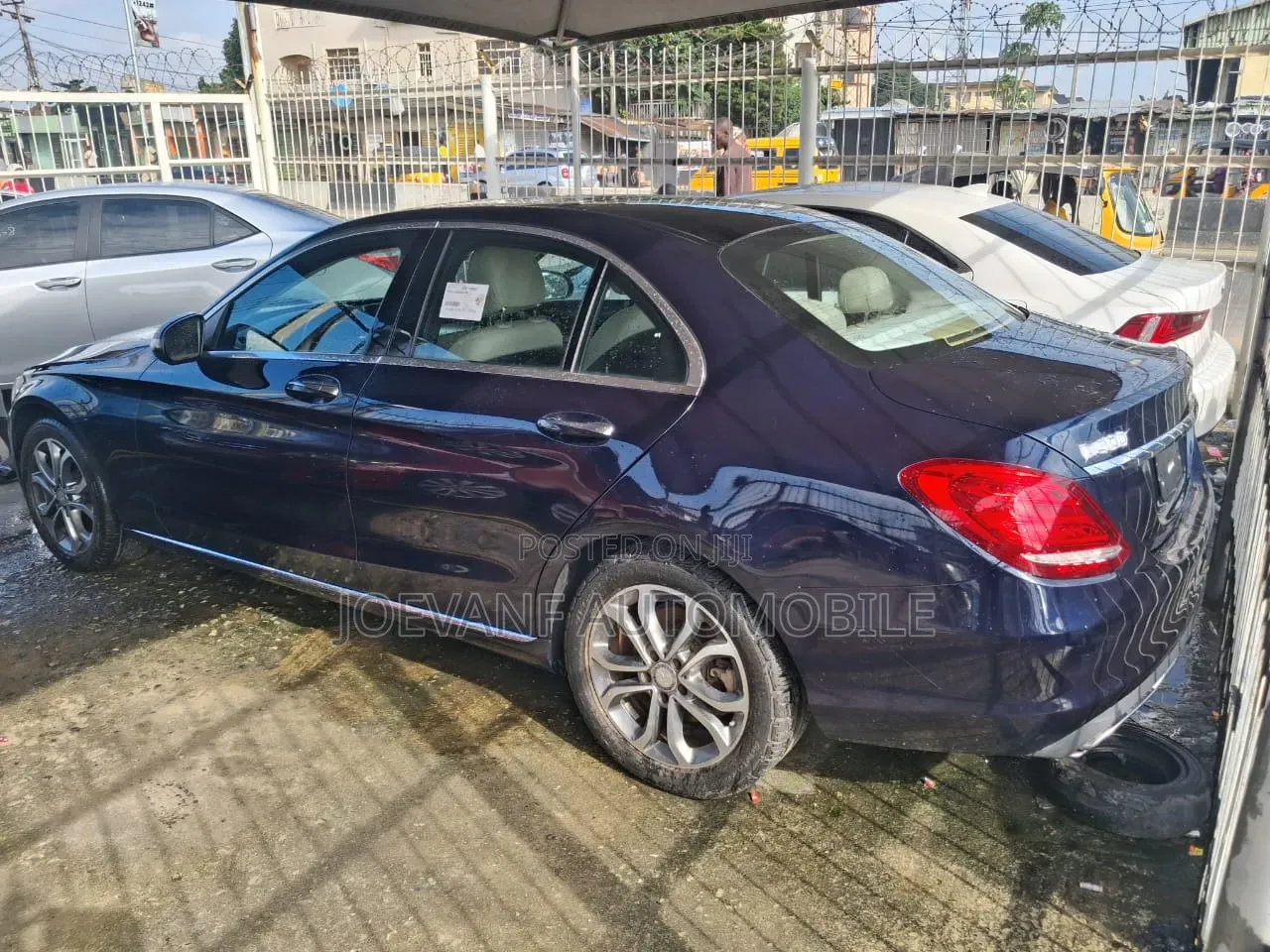 Mercedes-Benz C300 2016 Blue