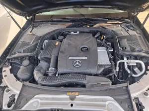 Mercedes-Benz C300 2016 Blue