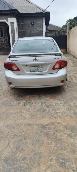 Toyota Corolla 2010 Silver