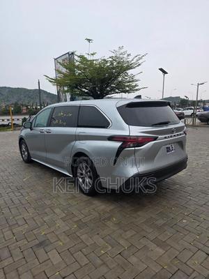Toyota Sienna 2023 Silver