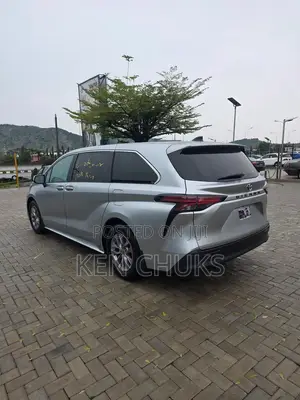 Toyota Sienna 2023 Silver