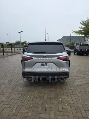 Toyota Sienna 2023 Silver