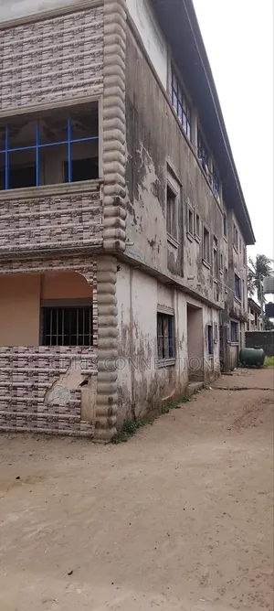 3bdrm Block of Flats in Ejigbo / Ejigbo for sale