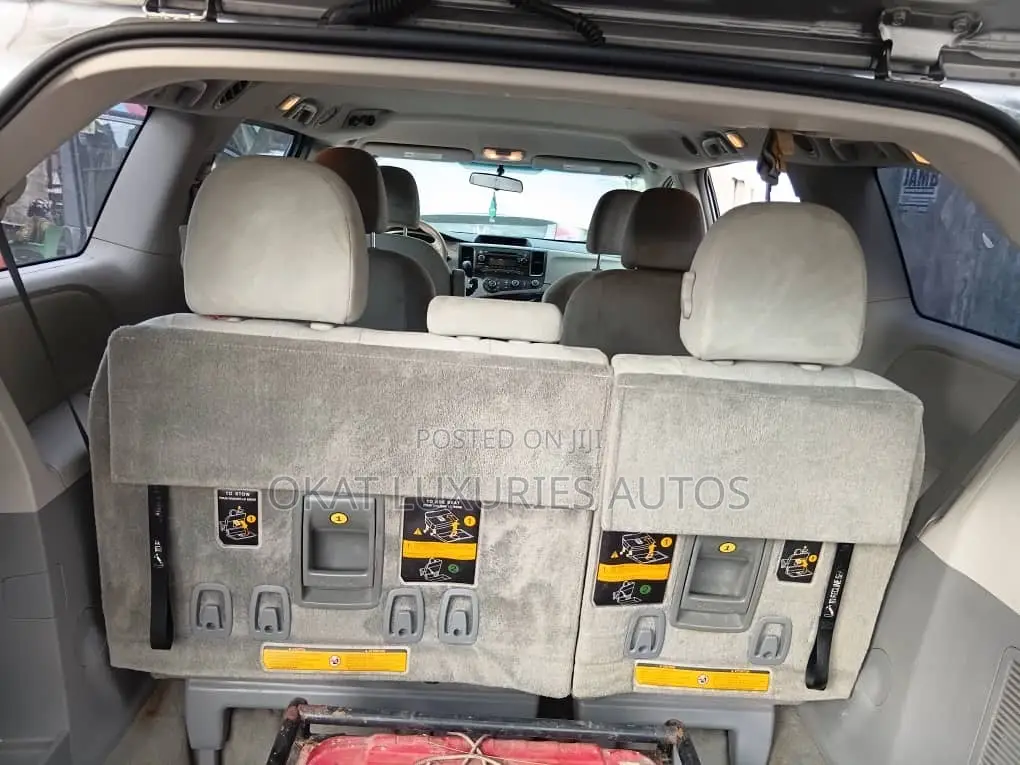 Toyota Sienna 7 Passenger 2012 Silver