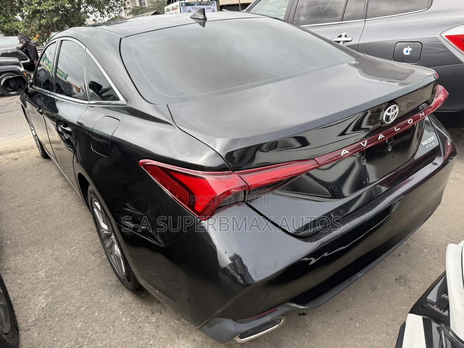 Toyota Avalon XLE 2020 Black