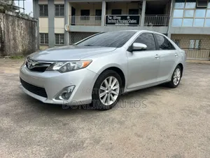 Toyota Camry XLE 4dr Sedan w/Prod. End 11/13 (2.5L 4cyl 6A) 2014 Silver