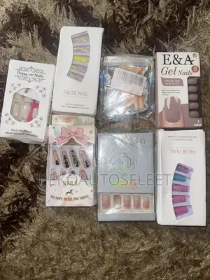 Stylish Press-on Nails Set