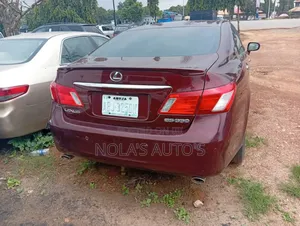 Lexus ES 2023 Red