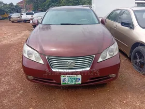 Lexus ES 2023 Red