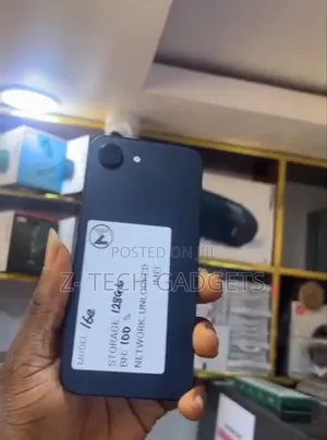 Apple iPhone 16e 128 GB Black