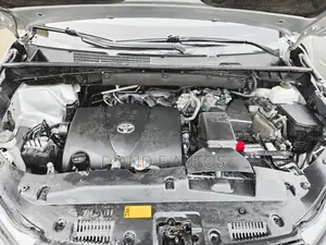 Toyota Highlander XLE 4x4 V6 (3.5L 6cyl 8A) 2018 Silver